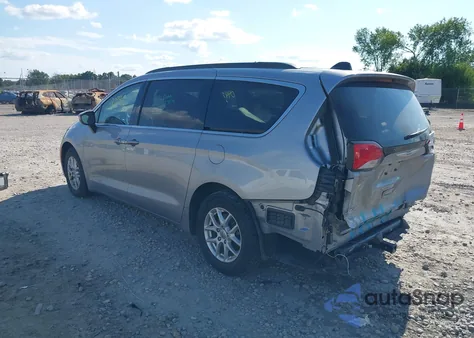 2021 Chrysler Voyager Lxi z USA, uszkodzony, nr VIN 2C4RC1DG0MR533974